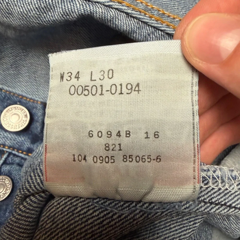 Vintage Levis 501 Original Fit Jeans Mens 34x30 Blue Medium Wash Button Fly Y2K
